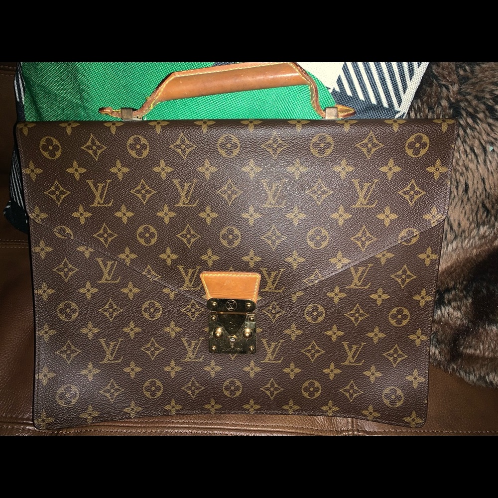Louis Vuitton mono serviette consiellier